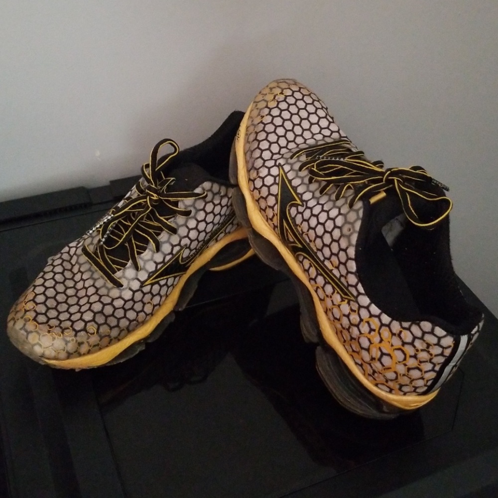 Mens Mizuno running shoe